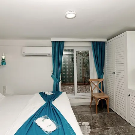 Yazar Lara Hotel