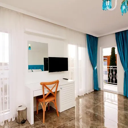 Yazar Lara Hotell Antalya