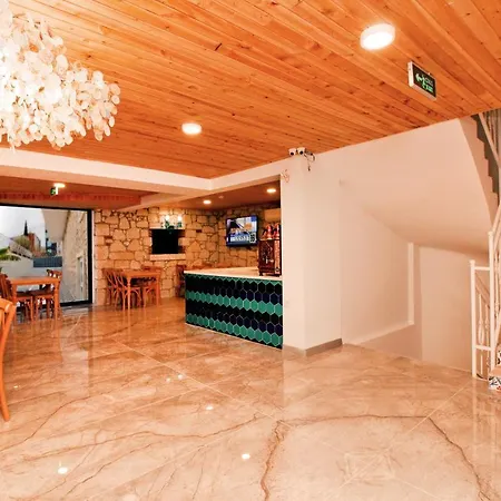 Hotel Yazar Lara