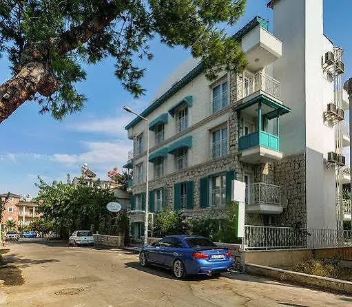 Yazar Lara Hotell 3*