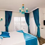 Yazar Lara Antalya