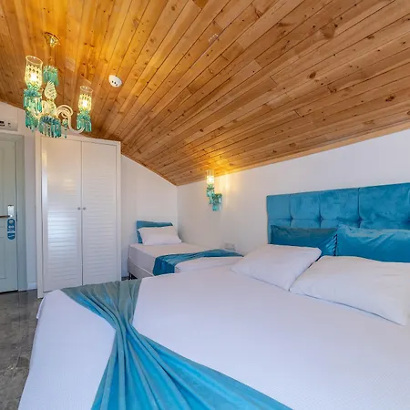 Yazar Lara Hotel