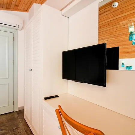 Yazar Lara Hotel