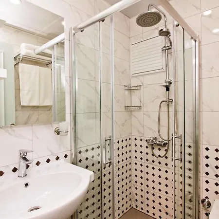 Hotel Yazar Lara