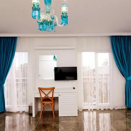 Otel Yazar Lara 3*