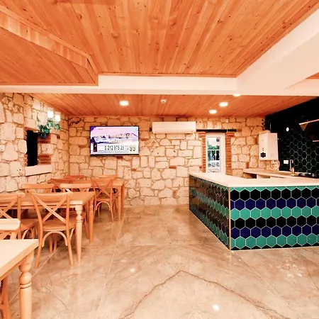 Yazar Lara Hotel